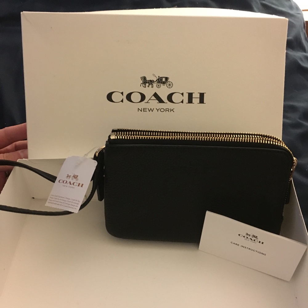 Coach wristlet, black
